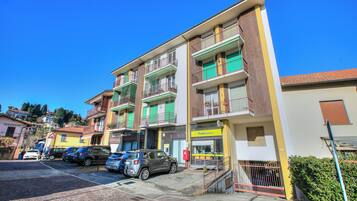 Appartement Familial, plusieurs chambres, en bord de plage (Dolce Orizzonte Few Steps From Lake) | Extérieur