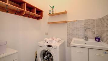 Appartement Familial, plusieurs chambres, en bord de plage (Dolce Orizzonte Few Steps From Lake) | Intérieur