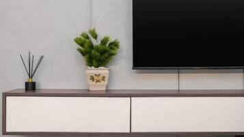 Tallelokero huoneessa, työpöytä