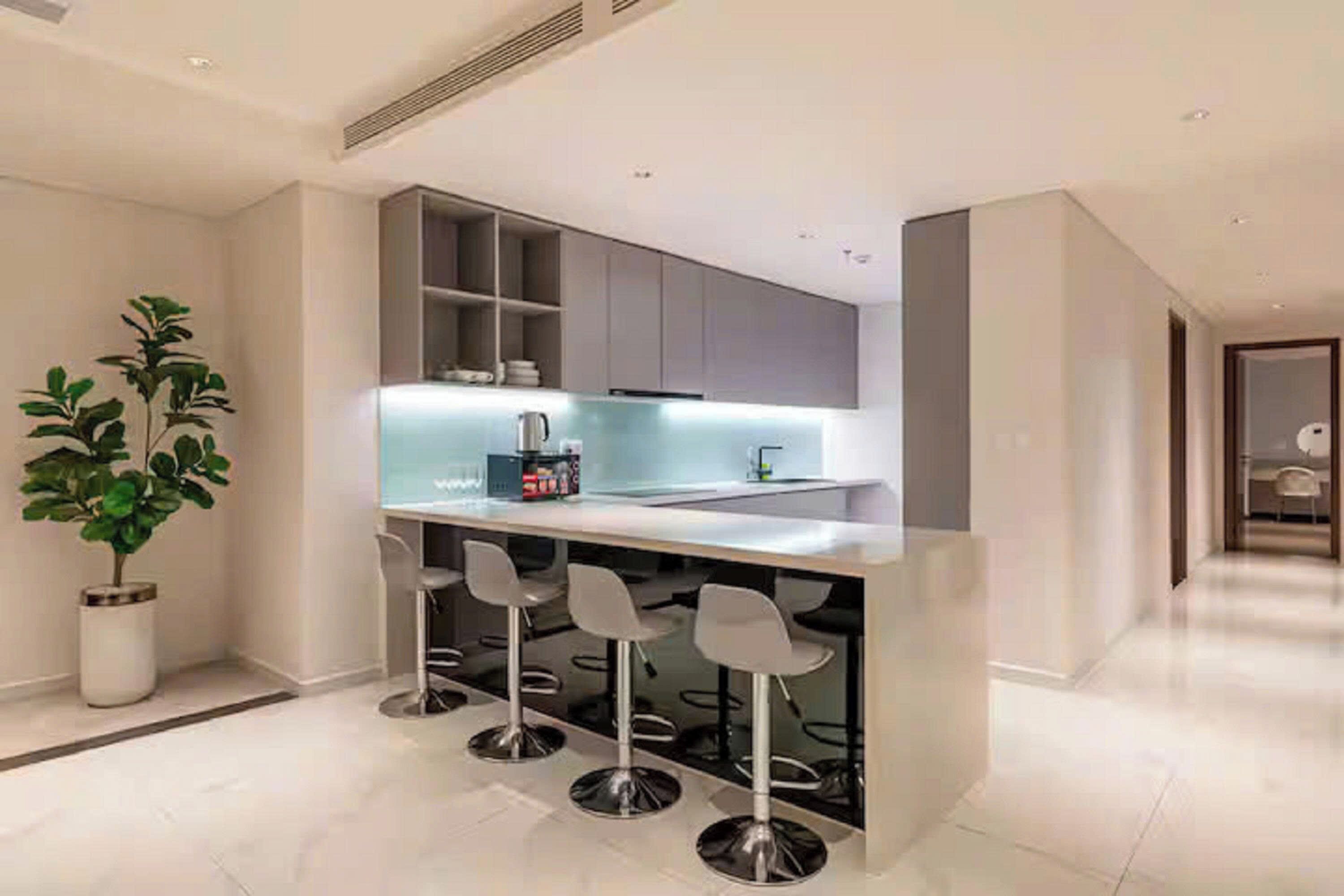 Phòng Suite dành cho gia đình, 3 phòng ngủ, quyền sử dụng Club Lounge, quang cảnh thành phố | Bếp riêng | Tủ lạnh, lò vi sóng, lò nướng, bếp nấu 