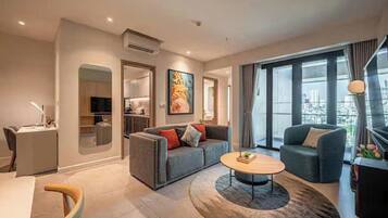 Presidential Suite, 2 Bedrooms, Club lounge access, City View | Egyptian cotton sheets, premium bedding, down duvets