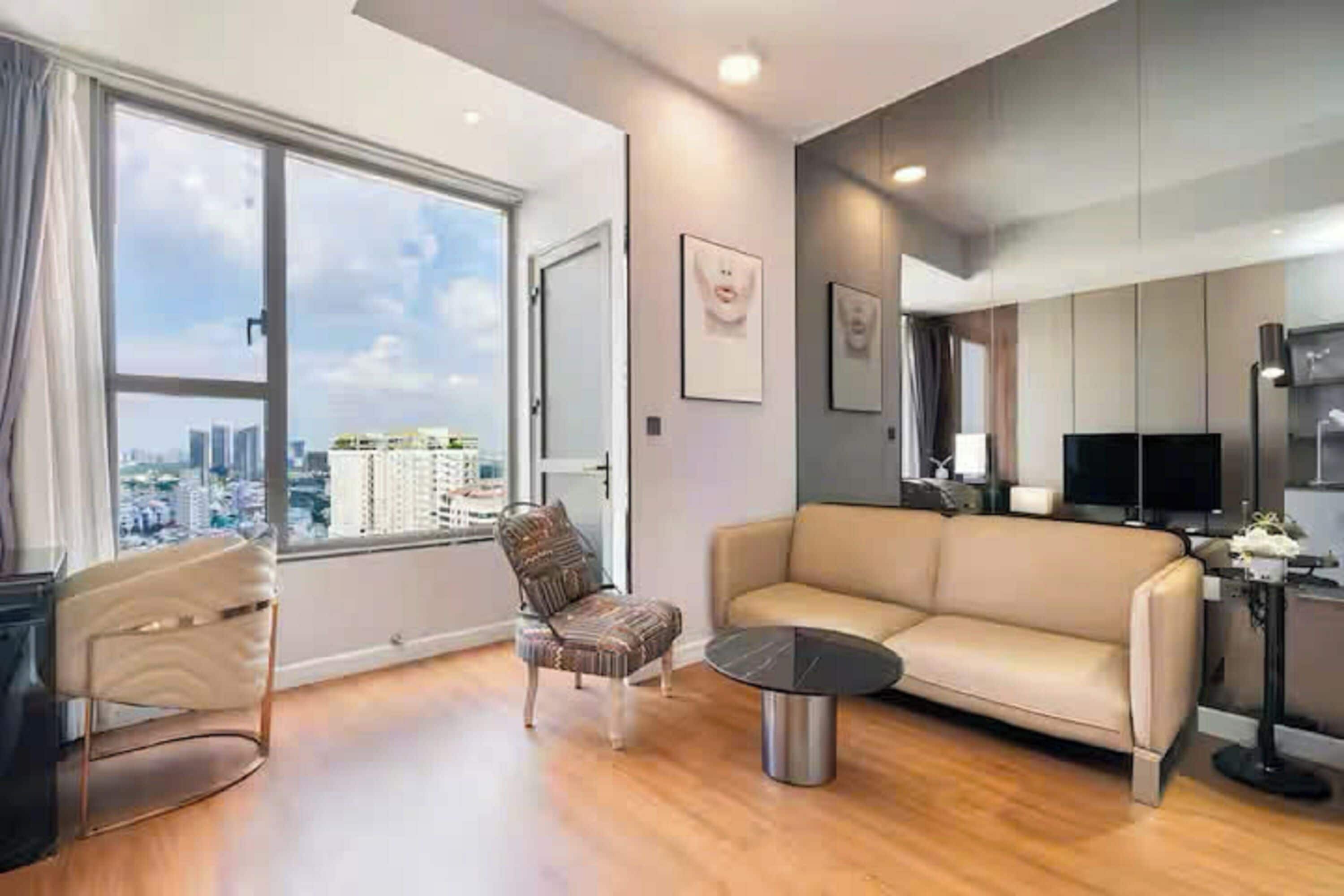 Grand Suite, 1 Bedroom, Club Lounge Access, City View | Egyptian cotton sheets, premium bedding, down comforters