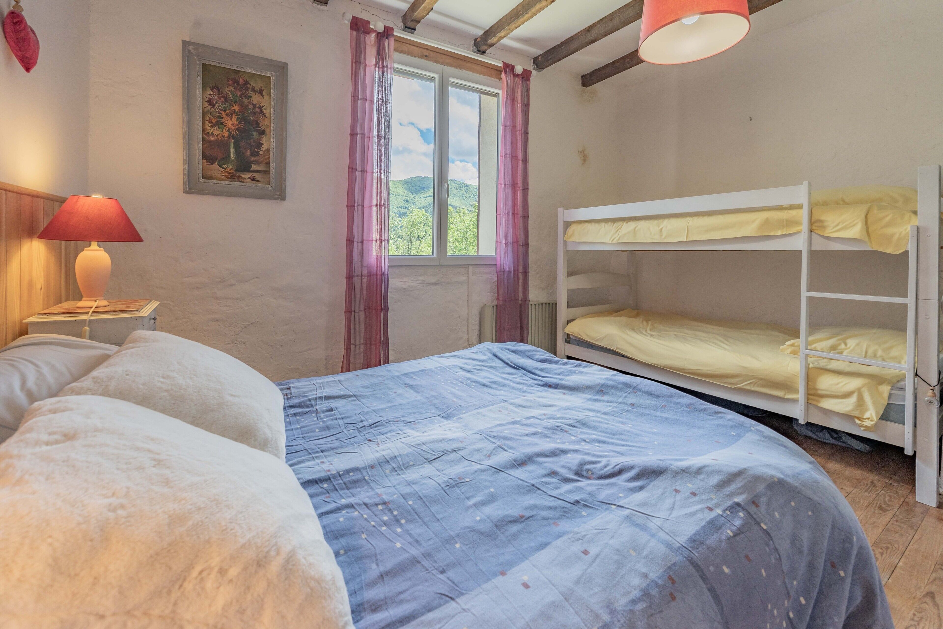 WiFi, bed sheets