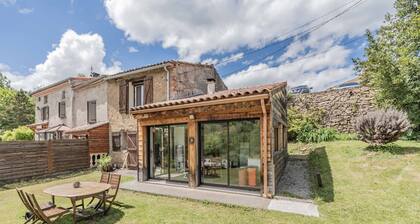 Holiday Home “La Barraço” with Mountain View, Private Terrace & Wi-Fi