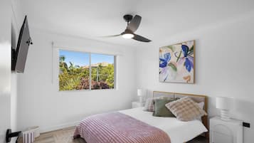 Leilighet, balkong, hageutsikt | Strykejern/-brett og wi-fi (inkludert)