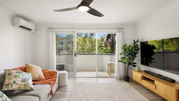 Apartment, Balcony, Garden View | Living area