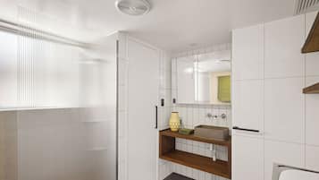 Apartment, Balcony, Garden View | Bathroom