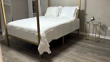 3 slaapkamers, een strijkplank/strijkijzer, gratis wifi, beddengoed
