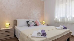 Free WiFi, bed sheets - Villa Leona by Villas Guide (Gajana)