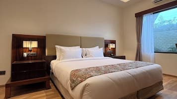 Comfort-Zimmer | Zimmersafe, Schreibtisch, laptopgeeigneter Arbeitsplatz