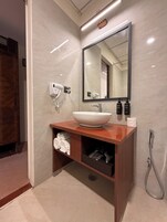 Luxury Room, 1 King Bed | Bathroom | Free toiletries, hair dryer, slippers, towels