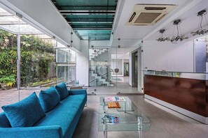 Reception - The Pentouz Lavelle Road (Bengaluru)