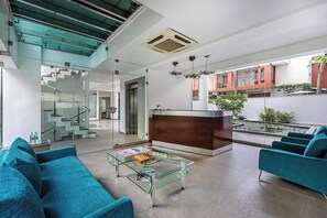 ฝ่ายต้อนรับ