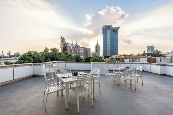 Rooftop terrace - The Pentouz Lavelle Road (Bengaluru)