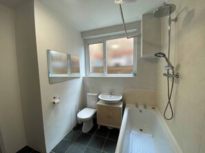 Apartment, 2 Bedrooms | Bathroom - The Wimbledon Garden Apartment (London)