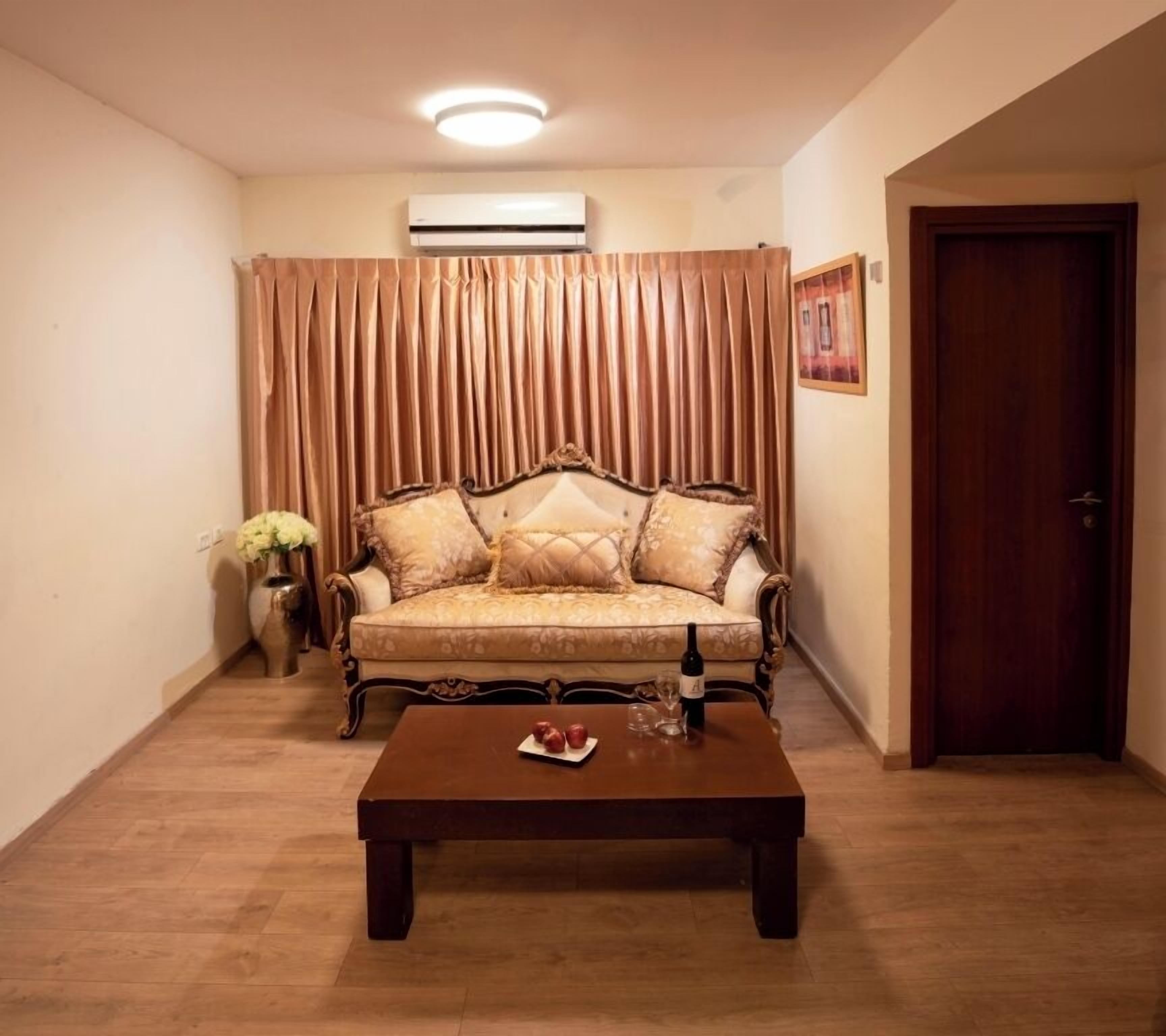 Laptop workspace, free WiFi