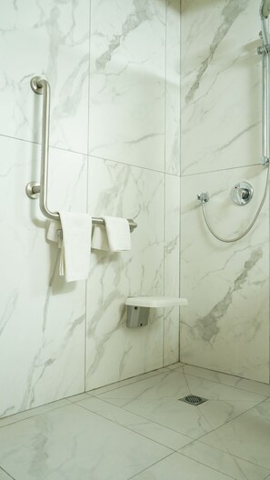 Habitación clásica con 1 cama doble o 2 individuales | Baño