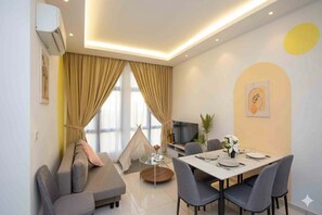 Een televisie en een kantoor