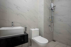 Shower, hair dryer, shampoo - (Kids Fun) 2BR Space Apt near KSL CIQ JB (Johor Bahru)
