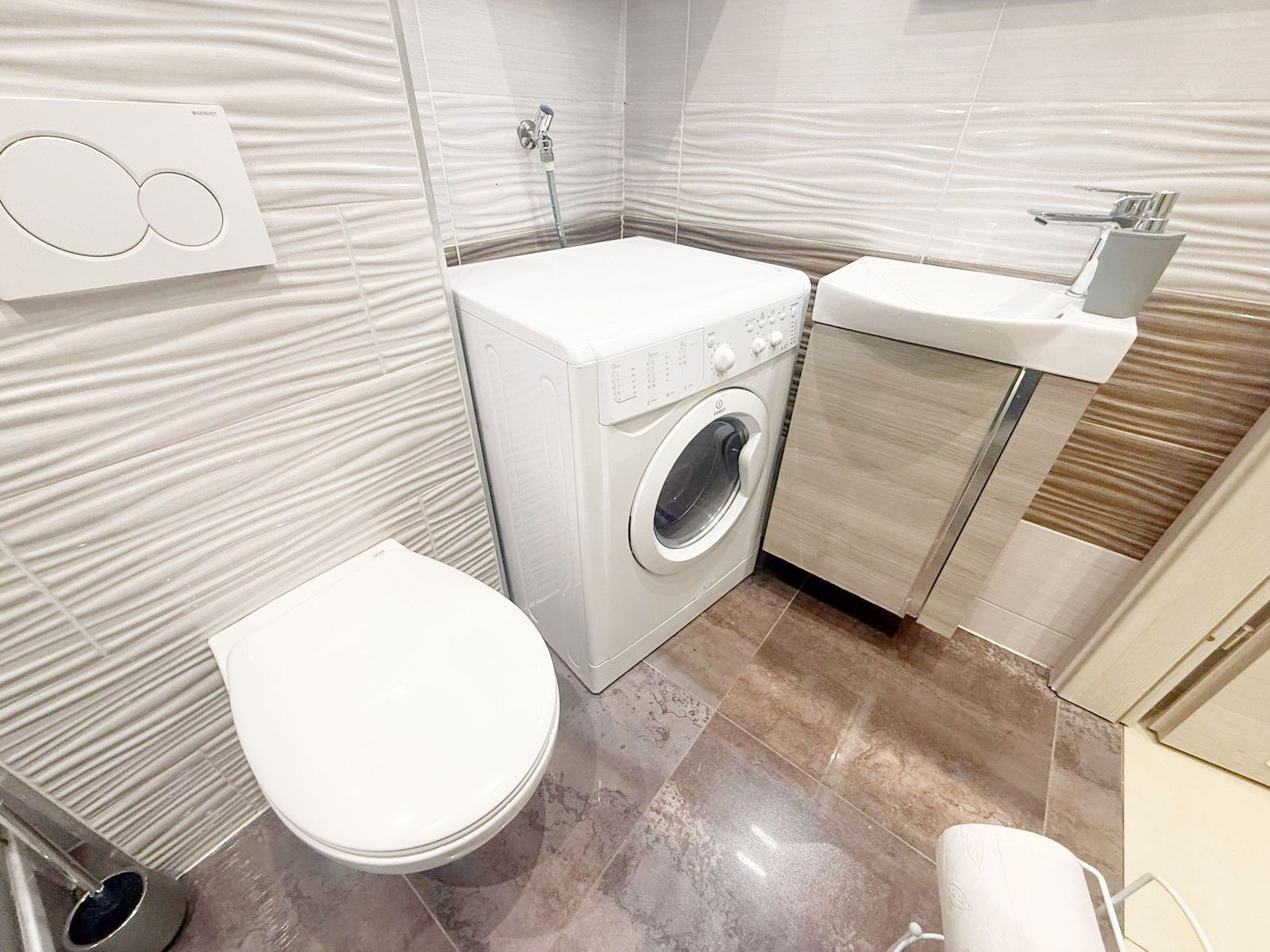 Basic-Apartment | Badezimmer | Dusche, kostenlose Toilettenartikel, Haartrockner, Handtücher