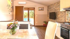 Fridge, oven, stovetop, dishwasher - Villa Greta by Villas Guide (Vodnjan)