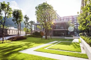 Apartment, 1 Bedroom, Smoking, Balcony | Property grounds - Valley Mountain View&city Proximity Golden Eight Apartment (Ratsada)