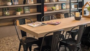 Dining - Valley Mountain View&city Proximity Golden Eight Apartment (Ratsada)