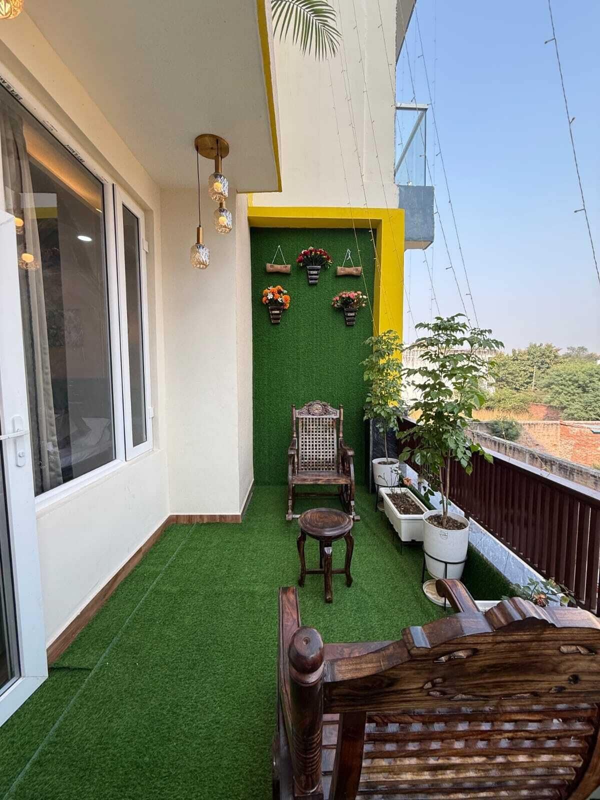 Espacio para trabajar con laptop y camas plegables/adicionales 