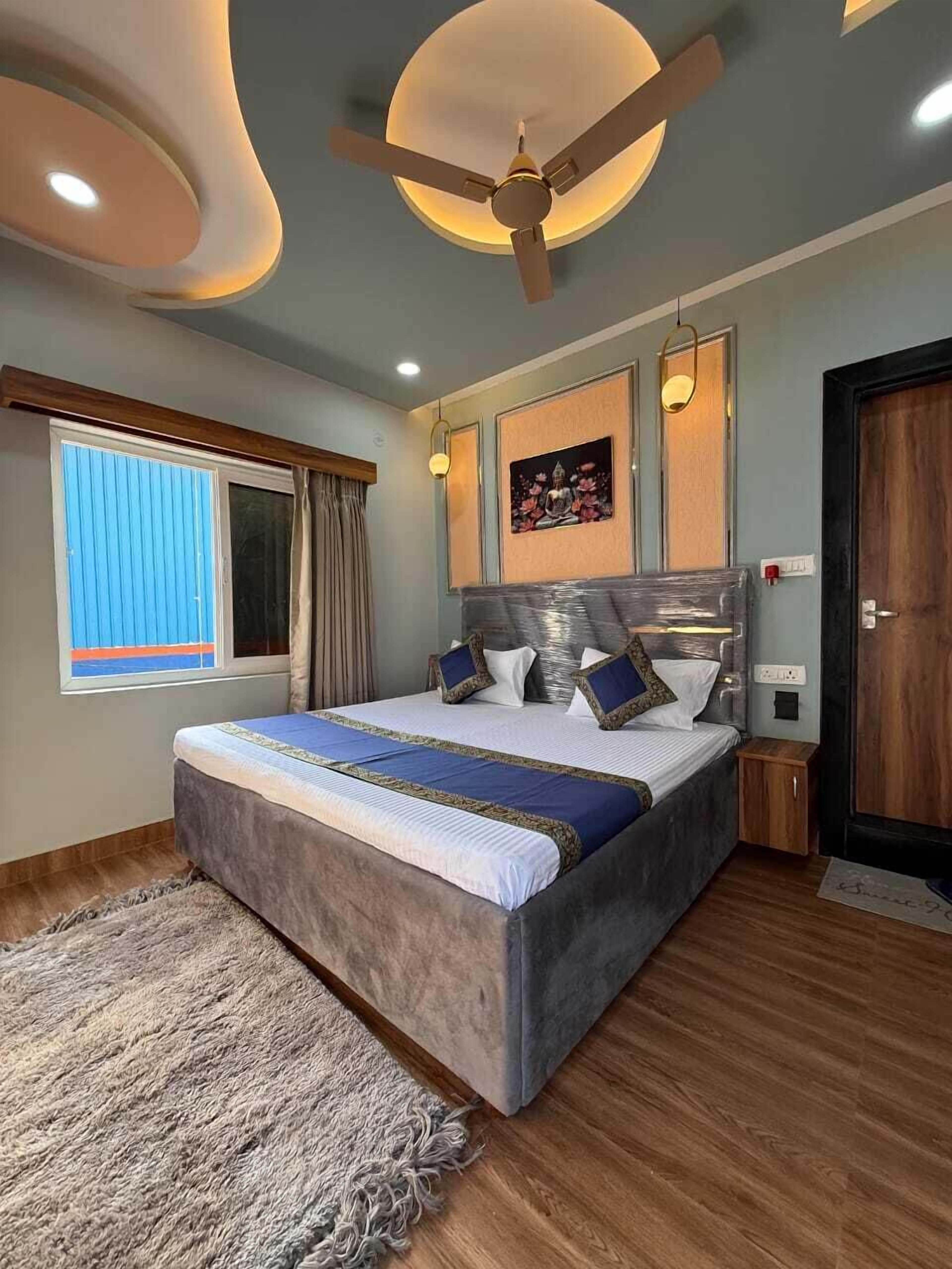 مساحة عمل للكمبيوتر المحمول وأسرّة قابلة للطي وواي فاي مجانًا