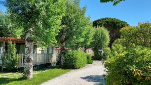 Unclassified image, 2 of 24, button - Mobile Home in Sarazena in Einem Ferienpark (Sarzana)