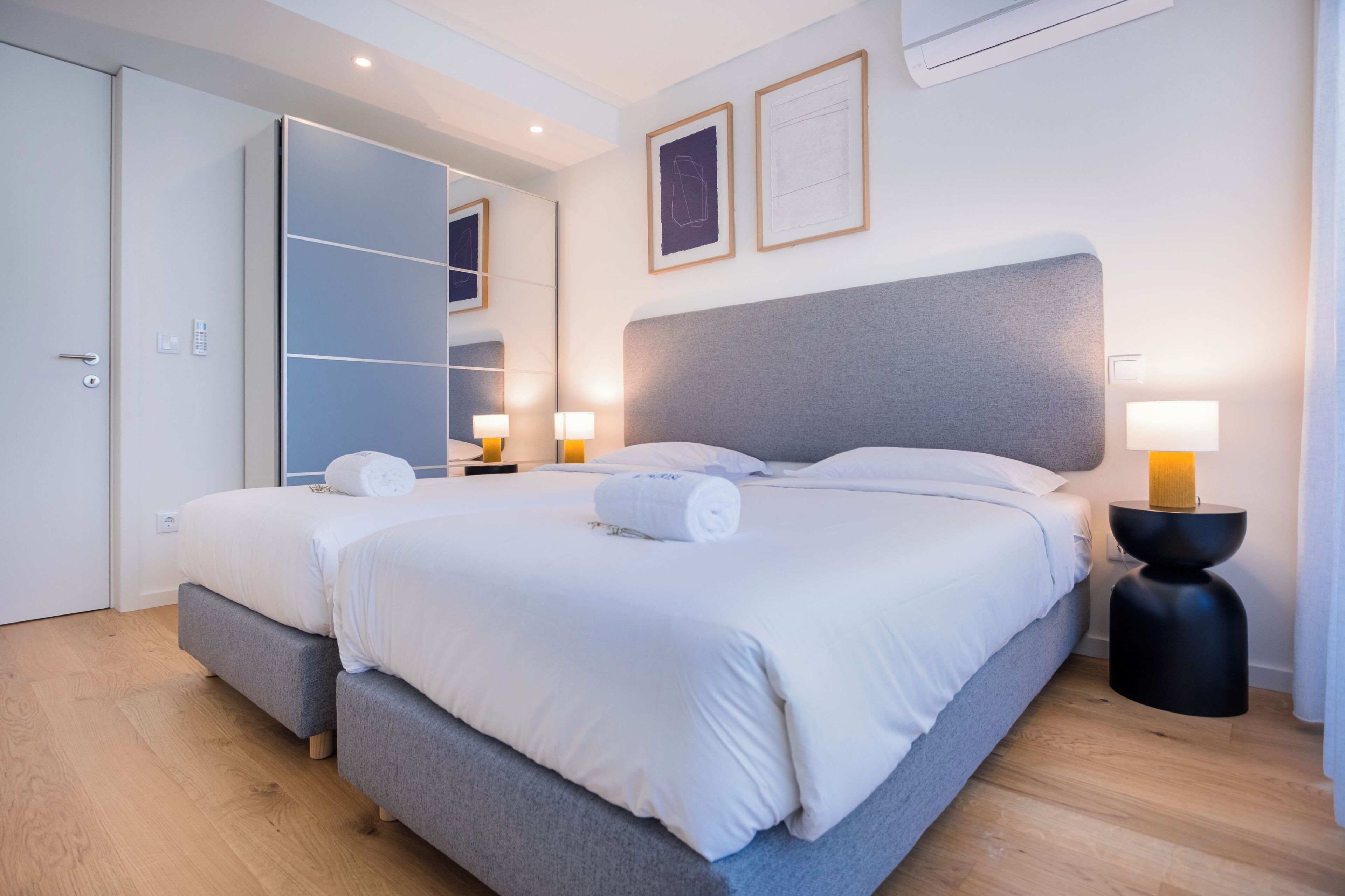 Iron/ironing board, Internet, bed sheets