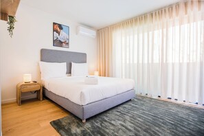 Ferros/tábuas de passar roupa, acesso à internet, roupa de cama