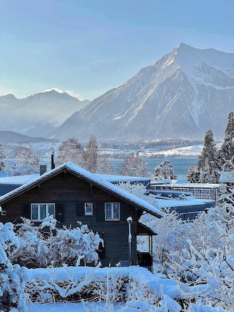 Esterni. Lake and Mountain View Villa with Hot Tub & Garden