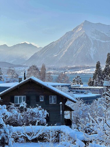 Lake and Mountain View Villa with Hot Tub and Free Parking in Huenibach