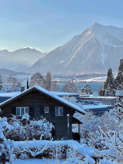 Lake and Mountain View Villa with Hot Tub and Free Parking in Huenibach