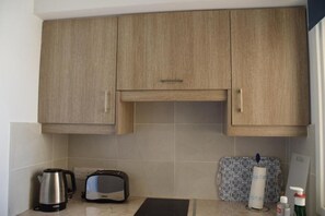Private kitchen - Comfortable 1-Bed Apartment in Beachfront Block, Ideal Location (Larnaka)