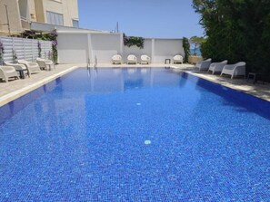 Pool - Comfortable 1-Bed Apartment in Beachfront Block, Ideal Location (Larnaka)