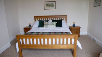 Iron/ironing board, travel cot, WiFi, bed sheets