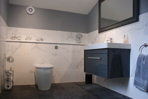 Séchoir à cheveux, serviettes fournies