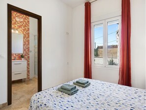 Villa | 3 bedrooms, iron/ironing board, bed sheets - Villa Near Puntalejo Beach (Conil de la Frontera)