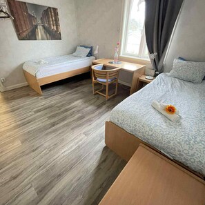 Basic Double Room, City View | Desk - Nymans pensionat (Aneby)