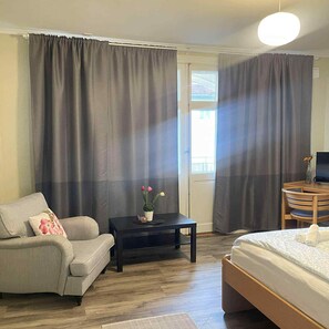 Basic Double Room, City View | Desk - Nymans pensionat (Aneby)