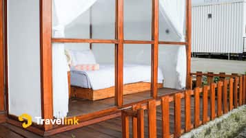 Family Villa, Garden View | Desk, free WiFi