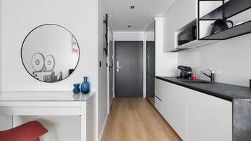 Comfort Studio Suite | Private kitchenette | Espresso maker, electric kettle