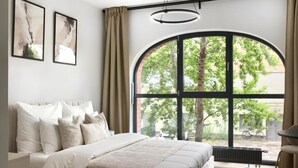 Studio Suite Deluxe, quang cảnh sân vườn | Bàn ủi/dụng cụ ủi quần áo, truy cập Internet không dây miễn phí 