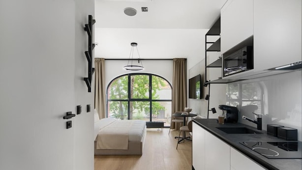 Studio Suite Deluxe, quang cảnh sân vườn | Bàn ủi/dụng cụ ủi quần áo, truy cập Internet không dây miễn phí 