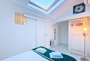 1 bedroom, iron/ironing board, free WiFi, bed sheets - N&J - L'ESCURIAL - Central (Niza)
