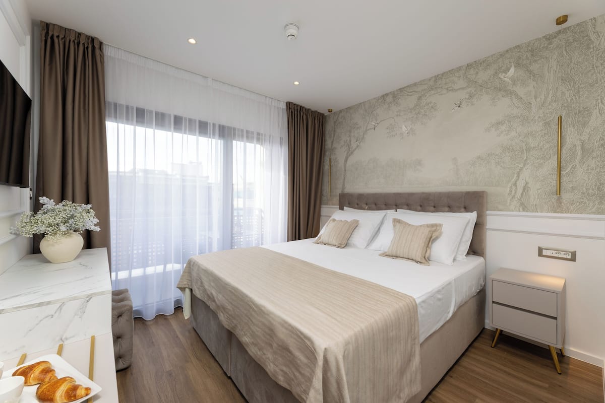 In-room safe, desk, laptop workspace, blackout drapes