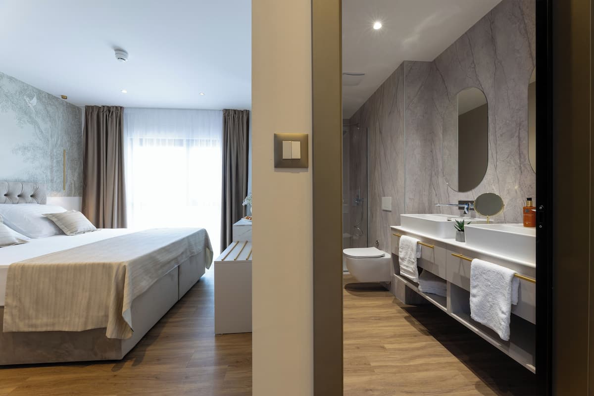 Superior Double or Twin Room, 1 King Bed | In-room safe, desk, laptop workspace, blackout drapes