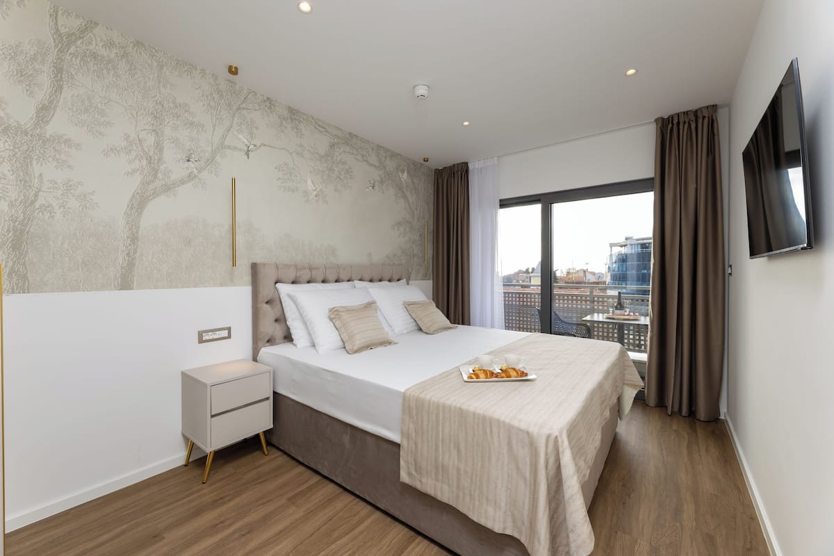 Comfort Double or Twin Room | In-room safe, desk, laptop workspace, blackout drapes